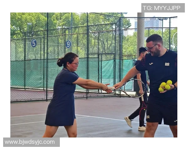 热议网球：上海网球队如何通过配合变革提升竞技水平与团队默契