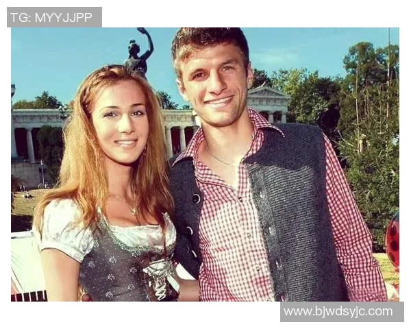 足球明星母亲与小男友的甜蜜生活揭秘引发热议 足球明星母亲与小男友的甜蜜生活揭秘引发热议